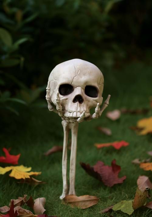 14.5-Inch Skull in Hand Stake Prop Decoration - US 6563