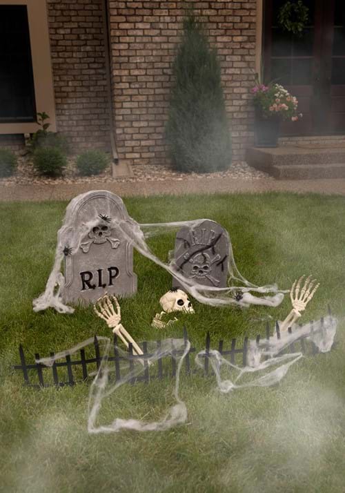 18 Piece Spooky Cemetery Halloween Decoration Kit - US 2715