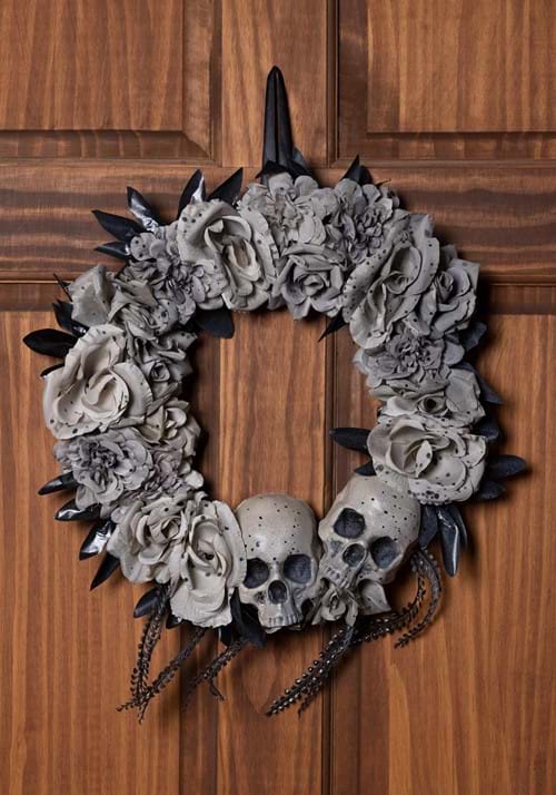 20-Inch Faded Skull & Roses Wreath Halloween Decoration - US 5151