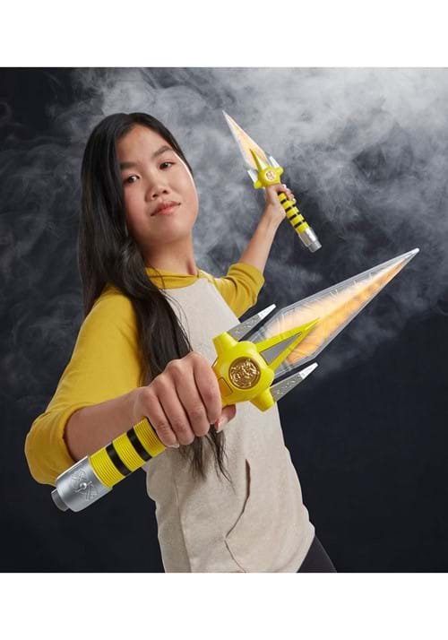 Power Rangers Lightning Collection Mighty Morphin Yellow Ranger Power Daggers Prop Replica - US 1404